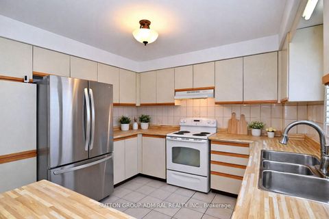 Photo 14 at 45 Royal Garden Boulevard, East Woodbridge, Vaughan