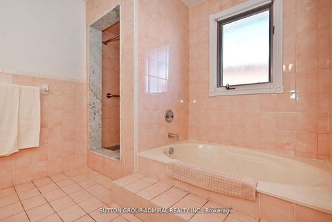 Photo 32 at 45 Royal Garden Boulevard, East Woodbridge, Vaughan