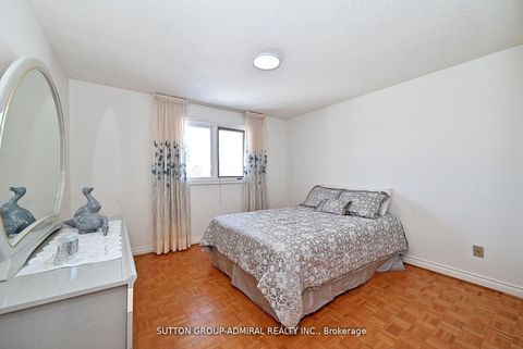 Photo 33 at 45 Royal Garden Boulevard, East Woodbridge, Vaughan