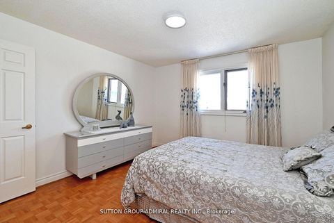 Photo 34 at 45 Royal Garden Boulevard, East Woodbridge, Vaughan