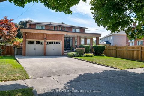 Photo 2 at 15 Westroyal Road, The Westway, Toronto
