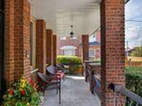 Photo 4 at 15 Westroyal Road, The Westway, Toronto