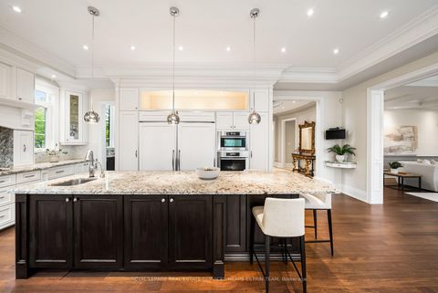 Photo 12 at 2 Braecrest Avenue, Humber Heights, Toronto