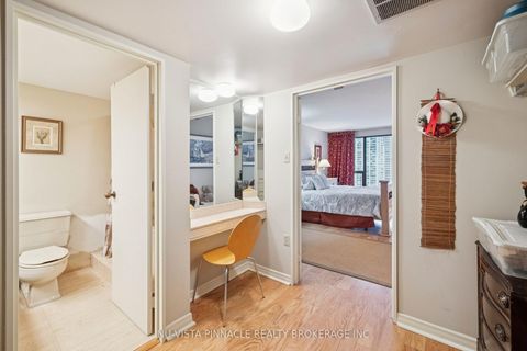 Photo 31 at 1418 - 55 Harbour Square, Waterfront Communities C1, Toronto