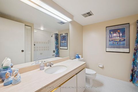 Photo 38 at 1418 - 55 Harbour Square, Waterfront Communities C1, Toronto