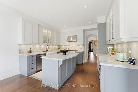 Photo 9 at 127 Via Toscana, Vellore Village, Vaughan