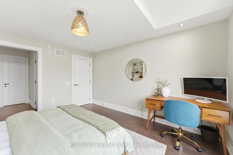 Photo 32 at 127 Via Toscana, Vellore Village, Vaughan