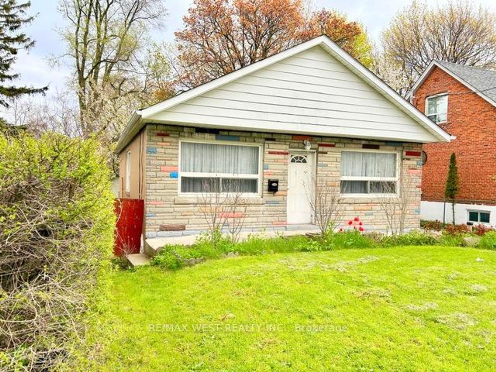2567 Kingston Road, Cliffcrest, Toronto 
