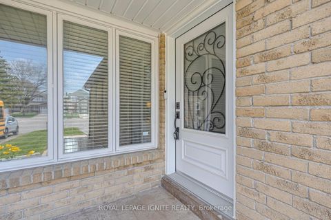Photo 5 at 23 Shallice Court, Rouge E11, Toronto