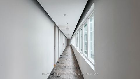 Photo 5 at 913 - 388 Richmond Street W, Waterfront Communities C1, Toronto