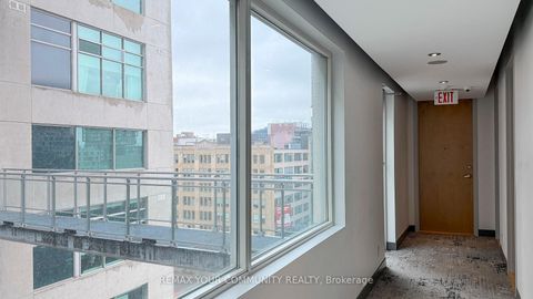 Photo 6 at 913 - 388 Richmond Street W, Waterfront Communities C1, Toronto