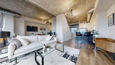 Photo 12 at 913 - 388 Richmond Street W, Waterfront Communities C1, Toronto