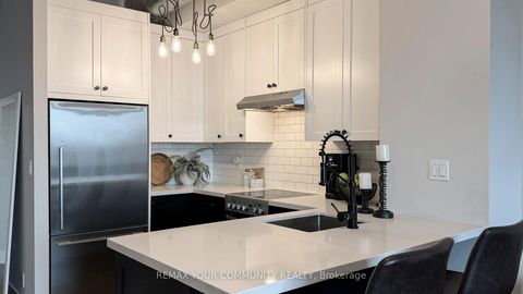 Photo 21 at 913 - 388 Richmond Street W, Waterfront Communities C1, Toronto