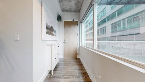 Photo 24 at 913 - 388 Richmond Street W, Waterfront Communities C1, Toronto