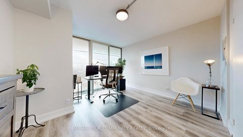 Photo 31 at 913 - 388 Richmond Street W, Waterfront Communities C1, Toronto