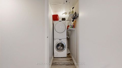 Photo 36 at 913 - 388 Richmond Street W, Waterfront Communities C1, Toronto