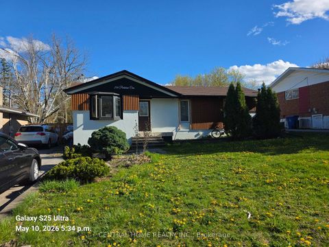 Photo 4 at 206 Parkview Crescent, Central Newmarket, Newmarket