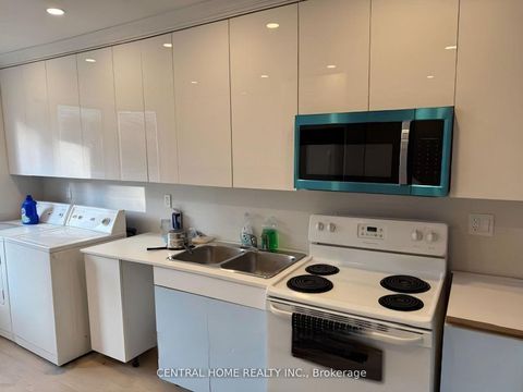 Photo 6 at 206 Parkview Crescent, Central Newmarket, Newmarket