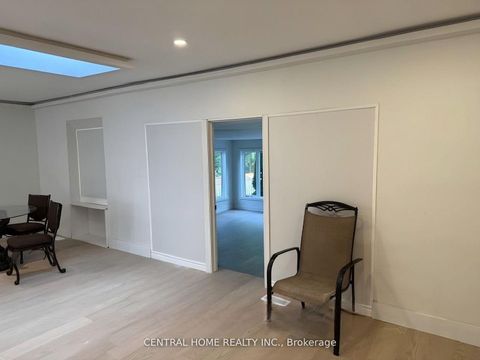 Photo 9 at 206 Parkview Crescent, Central Newmarket, Newmarket