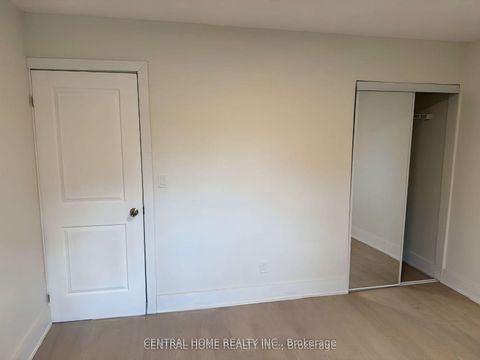 Photo 17 at 206 Parkview Crescent, Central Newmarket, Newmarket