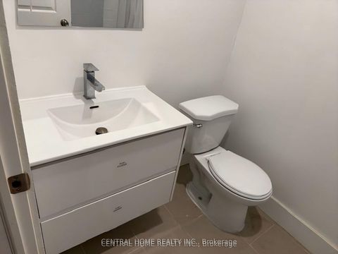 Photo 19 at 206 Parkview Crescent, Central Newmarket, Newmarket