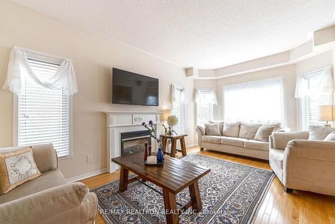 Photo 7 at 15 Brumstead Drive N, Jefferson, Richmond Hill