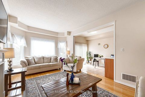 Photo 9 at 15 Brumstead Drive N, Jefferson, Richmond Hill