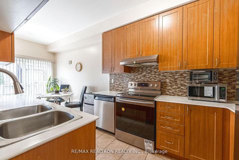 Photo 10 at 15 Brumstead Drive N, Jefferson, Richmond Hill