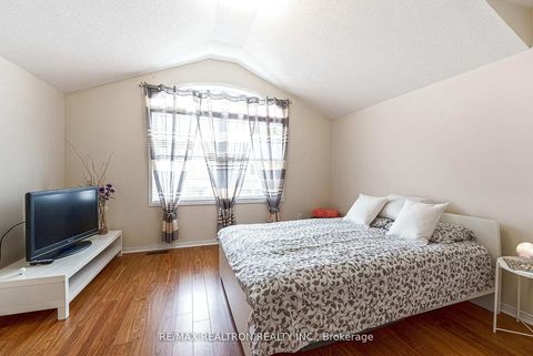 Photo 16 at 15 Brumstead Drive N, Jefferson, Richmond Hill