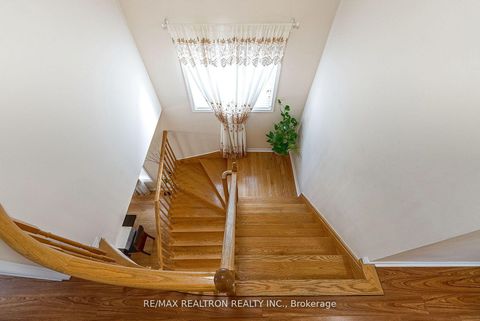 Photo 19 at 15 Brumstead Drive N, Jefferson, Richmond Hill