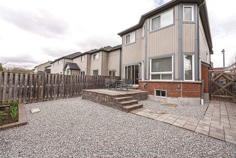 Photo 20 at 15 Brumstead Drive N, Jefferson, Richmond Hill