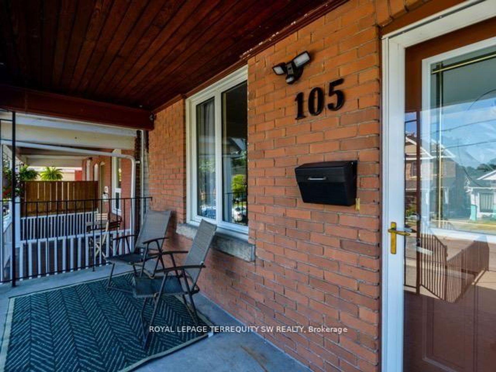 105 Barker Avenue, East York, Toronto photo number 2