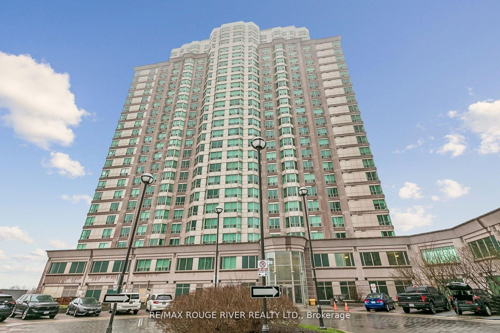 1203 - 11 Lee Centre Drive, Woburn, Toronto 
