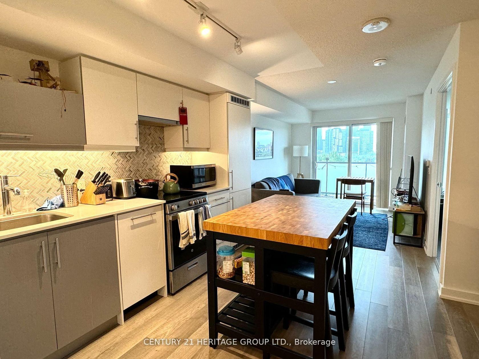 602 - 181 Huron Street, Chinatown, Toronto photo 4