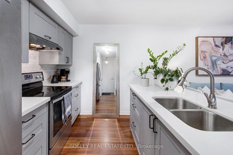 Photo 5 at 215 - 119 Merton Street, Mount Pleasant West, Toronto