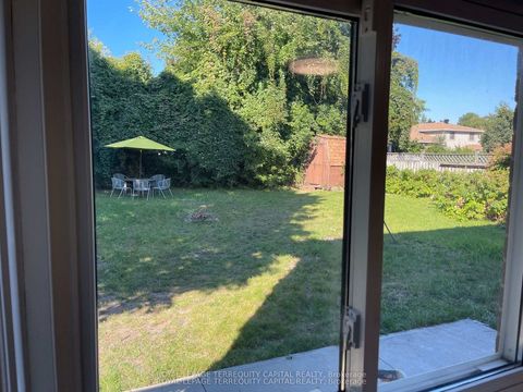 Photo 2 at 30 Thorncrest Road, Allandale Heights, Barrie