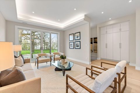 Photo 1 at 4 Drake Crescent, Cliffcrest, Toronto