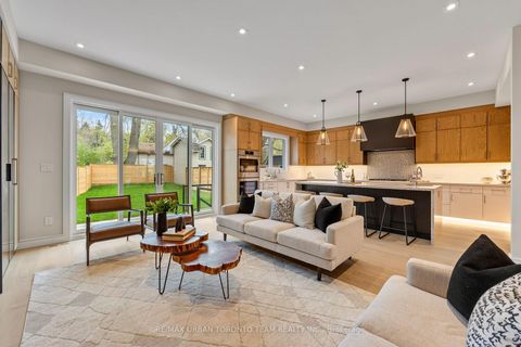 Photo 10 at 4 Drake Crescent, Cliffcrest, Toronto