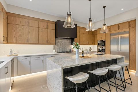 Photo 13 at 4 Drake Crescent, Cliffcrest, Toronto