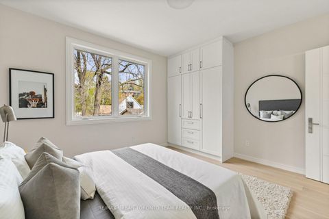 Photo 18 at 4 Drake Crescent, Cliffcrest, Toronto