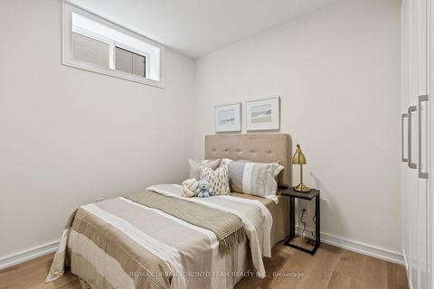 Photo 37 at 4 Drake Crescent, Cliffcrest, Toronto