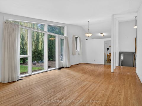 Photo 5 at 4 Malabar Place, Don Mills, Toronto