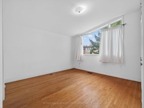 Photo 9 at 4 Malabar Place, Don Mills, Toronto