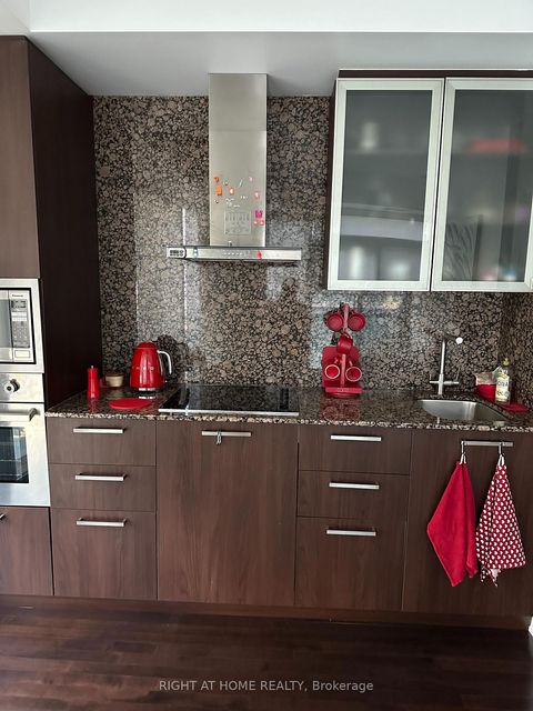 Photo 1 at 511 - 14 York Street, Waterfront Communities C1, Toronto