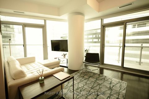 Photo 2 at 511 - 14 York Street, Waterfront Communities C1, Toronto