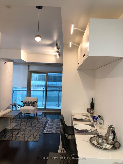 Photo 3 at 511 - 14 York Street, Waterfront Communities C1, Toronto