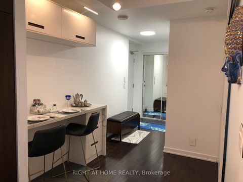 Photo 7 at 511 - 14 York Street, Waterfront Communities C1, Toronto