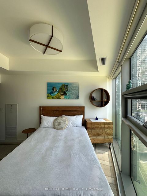 Photo 9 at 511 - 14 York Street, Waterfront Communities C1, Toronto