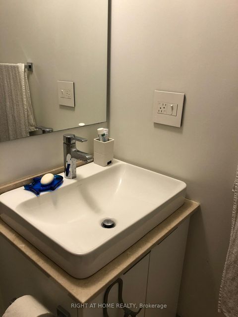 Photo 11 at 511 - 14 York Street, Waterfront Communities C1, Toronto