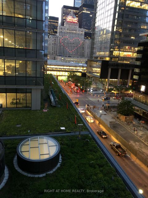 Photo 15 at 511 - 14 York Street, Waterfront Communities C1, Toronto